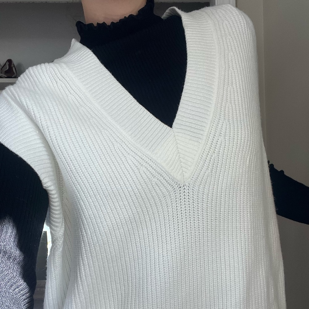 Sweater vest